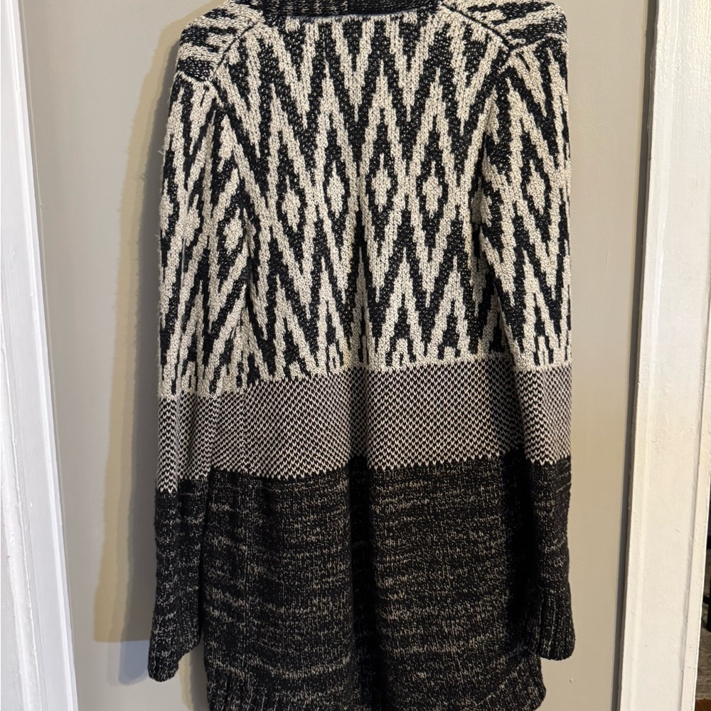 Lucky Brand Like-New Open Front Long Black and Cream Patterned Cardigan - Picture 7 of 7